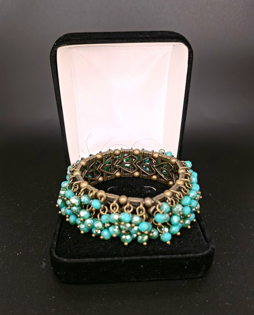 Plunder Design "Chloe" teal stretch bracelet.
